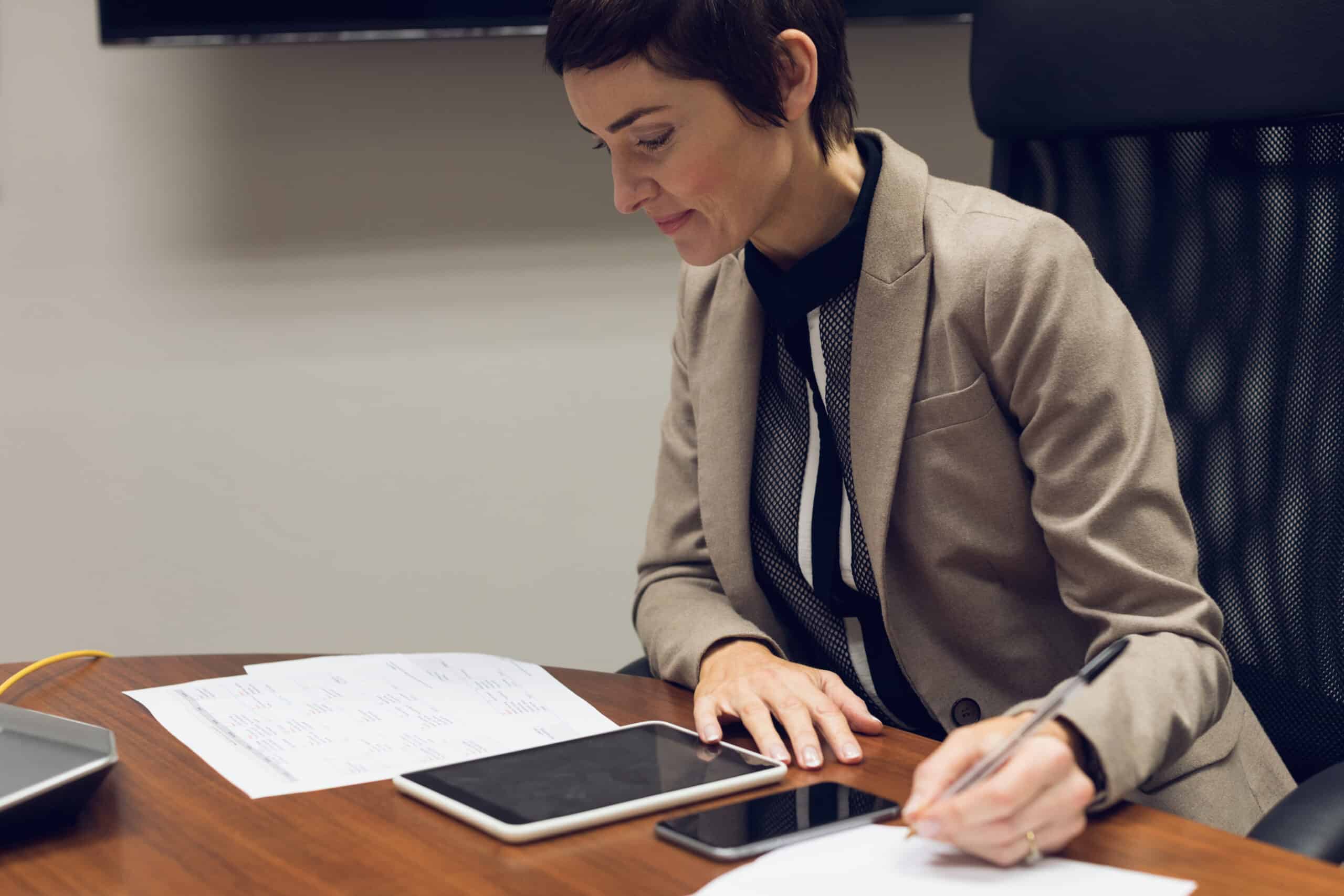 Cómo calcular la indemnización y preparar la demanda de despido con IA